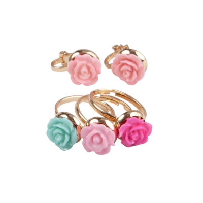 Kolli: 6 Boutique Rose Rings & Earring Set, 3 Rings, 1 Set of Clip on Earrings