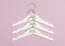 Great Pretenders wooden deluxe hanger - white/gold