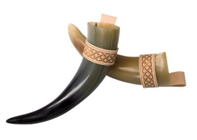 Kolli: 1 Drinking horn 0,1l polished + belt holder