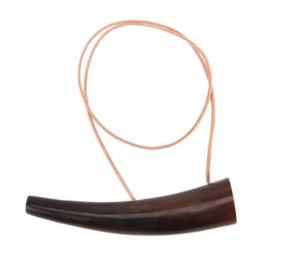Kolli: 1 Drinking horn 0,5l polished + belt holder